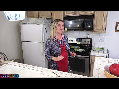 ❤️ Belle-mère qui le traie dans la cuisine avant son rendez-vous. ☑ Vidéo anal at fr.fuckmymac.ru ❌️❤